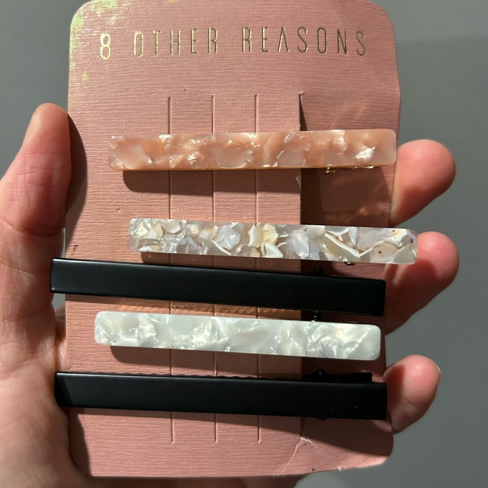 2/$20❤️- ACCESSORIES | Women’s hair clips